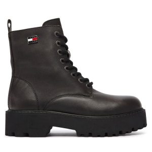 Trapery Tommy Jeans. Czarne buty zimowe Tommy Jeans, z jeansu, bez obcasa, bez zapięcia. Za 749,99 zł.