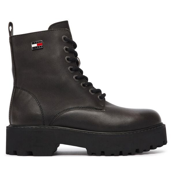Trapery Tommy Jeans. Czarne buty zimowe Tommy Jeans, z jeansu, bez obcasa, bez zapięcia. Za 749,99 zł.