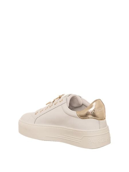 Patrizia Pepe Skórzane sneakersy w kolorze beżowym rozmiar: 39. Białe trampki Patrizia Pepe, z aplikacjami, bez zapięcia. Za 487,72 zł.
