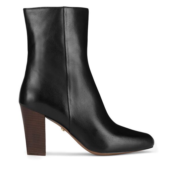 Botki GINO ROSSI. Czarne botki Gino Rossi, bez wzorów, bez obcasa, na słupku, bez zapięcia. Za 379,99 zł.