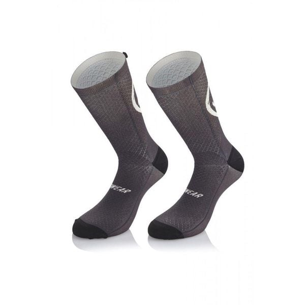 Skarpetki Mb Wear Smile Emotions H20. Czarne skarpetki MB WEAR, bez wzorów. Za 77,39 zł.