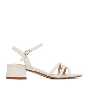 Sandały JENNY. Białe sandały Jenny, bez wzorów, bez obcasa, na słupku, bez zapięcia. Za 99,99 zł.