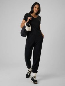 4F Spodnie dresowe joggery z modalem damskie - czarne M. Czarne spodnie dresowe 4f, m, bez wzorów, z dresówki. Za 159,99 zł.