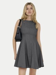 ONLY Sukienka codzienna Lunita 15370914 Szary ciemny Regular Fit. Szare kombinezony ONLY, xs, bez wzorów, z syntetyku, bez kołnierzyka, bez ramiączek. Za 199,99 zł.