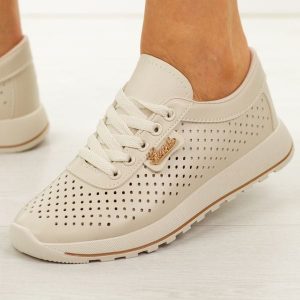 Beżowe ażurowe półbuty damskie Potocki 16346. Brązowe półbuty POTOCKI, na lato, z aplikacjami, z jeansu, bez obcasa, na płaskiej podeszwie, bez zapięcia. W wyprzedaży za 122,32 zł.