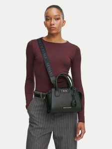 Armani Exchange Torebka XW002159 AF26570 UC001 Czarny. Czarne torebki klasyczne Armani Exchange, bez wzorów, ze skóry, bez dodatków. Za 654,99 zł.