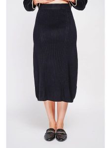 William de Faye Spódnica w kolorze czarnym rozmiar: 42. Czarne spódnice William de Faye, na co dzień, bez wzorów, ze splotem, klasyczne, midi. Za 104,99 zł.