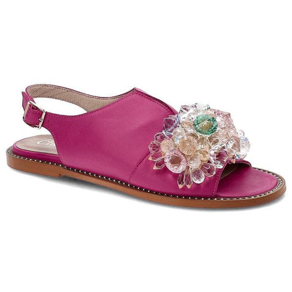 Sandały damskie Chebello, cholewka z gładkiej skóry naturalnej z zapięciem na sprzączkę i dużą aplikacją z transparentnych elementów gładka wkładka o. Czerwone sandały CheBello, z aplikacjami, ze skóry, bez obcasa, na płaskiej podeszwie, bez zapięcia. Za 289,00 zł.