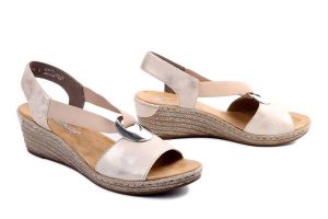 RIEKER 624H6-60 beige, sandały damskie. Brązowe sandały Rieker, bez wzorów, z gumy, bez obcasa, na koturnie, bez zapięcia. Za 231,92 zł.