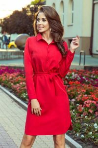 Czerwona Krótka Koszulowa Sukienka z Paskiem. Czerwone sukienki NUMOCO, l, bez wzorów, z elastanu, wizytowe, bez kołnierzyka, bez ramiączek, mini, koszulowe. Za 222,90 zł.