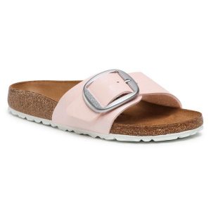 Klapki Birkenstock. Czerwone klapki Birkenstock, bez wzorów, bez obcasa. Za 499,99 zł.