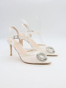 Bellucci Czółenka w kolorze białym rozmiar: 40. Białe czółenka Bellucci, bez wzorów, bez obcasa, na szpilce, bez zapięcia. Za 130,99 zł.