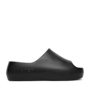 Klapki Hunter. Czarne klapki Hunter, bez wzorów, bez obcasa. Za 99,99 zł.