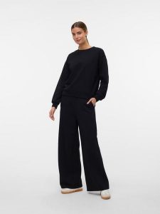 Vero Moda Bluza w kolorze czarnym rozmiar: M. Czarne bluzy Vero Moda, m, bez wzorów, z materiału, bez kaptura. Za 78,99 zł.