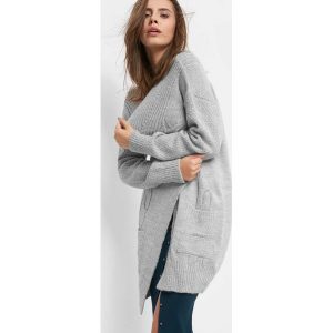 Kardigan oversize. Szare swetry oversize marki Orsay, na jesień, z dzianiny, z długim rękawem. W wyprzedaży za 110,00 zł.