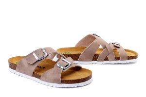 DR. BRINKMANN 700575-08 beige, klapki damskie. Brązowe klapki Dr. Brinkmann, bez wzorów, bez obcasa. Za 219,90 zł.