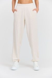 JUICY COUTURE Damskie beżowe spodnie dresowe Davidson Gold. Brązowe spodnie dresowe Juicy Couture, xs, bez wzorów, z bawełny. W wyprzedaży za 259,99 zł.