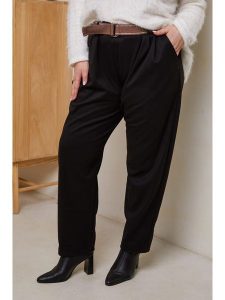 Curvy Lady Spodnie chino w kolorze czarnym rozmiar: 44/46. Czarne chinosy Curvy Lady, bez wzorów, z tkaniny, z standardowym stanem. Za 114,17 zł.