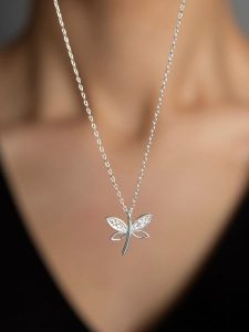 Heliophilia Srebrny naszyjnik z zawieszką - dł. 43 cm rozmiar: onesize. Szare naszyjniki Heliophilia, z cyrkonią, srebrne. Za 56,99 zł.