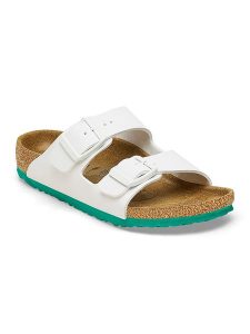 Birkenstock Klapki "Arizona" w kolorze białym rozmiar: 37. Białe klapki Birkenstock, bez wzorów, z otwartym noskiem, bez obcasa. Za 250,35 zł.