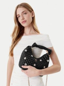 Guess Torebka HWEG86 79010 Czarny. Czarne torebki klasyczne Guess, z aplikacjami, ze skóry, bez dodatków. Za 379,99 zł.