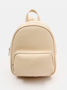 Plecak z gładkim wykończeniem - kremowy. Białe plecaki Sinsay. Za 49,99 zł.