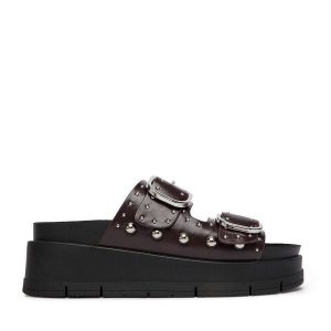 Klapki DeeZee. Brązowe klapki DeeZee, bez wzorów, bez obcasa. Za 159,99 zł.