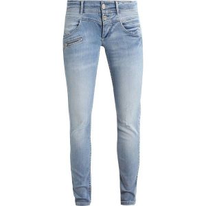 Freeman T. Porter COREENA Jeansy Slim Fit neighties. Niebieskie jeansy marki Freeman T. Porter, z bawełny. W wyprzedaży za 356,30 zł.