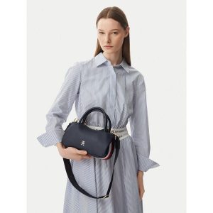 Torebka Tommy Hilfiger. Niebieskie torebki klasyczne TOMMY HILFIGER, bez wzorów, bez dodatków. Za 489,99 zł.