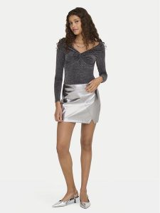 ONLY Bluzka Queen 15331413 Szary Slim Fit. Szare bluzki ONLY, s, bez wzorów, z syntetyku, bez kołnierzyka, bez ramiączek. Za 139,99 zł.