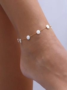 Luja Bijoux Pozłacana bransoletka z perłami syntetycznymi na kostkę rozmiar: onesize. Białe bransoletki Luja Bijoux, z perłą, pozłacane. Za 74,63 zł.