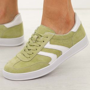 Zielone skórzane półbuty damskie Vinceza 95400. Zielone półbuty VINCEZA, na jesień, bez wzorów, z jeansu, z okrągłym noskiem, bez obcasa, na płaskiej podeszwie, bez zapięcia. W wyprzedaży za 197,10 zł.