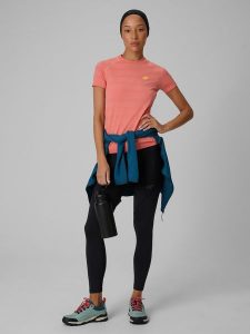 4F Legginsy trekkingowe szybkoschnące damskie - czarne L. Czarne legginsy 4f, bez wzorów, z materiału, długie. Za 169,99 zł.