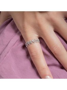 L'atelier précieux Srebrny pierścionek z cyrkoniami rozmiar: 62. Szare pierścionki l'Atelier precieux, z cyrkonią, srebrne. Za 152,99 zł.