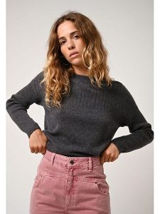 AUTHENTIC CASHMERE Kaszmirowy sweter "Daria" w kolorze antracytowym rozmiar: L. Czarne swetry oversize AUTHENTIC CASHMERE, l, bez wzorów, z kaszmiru, bez ramiączek. Za 354,10 zł.
