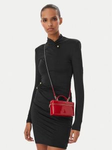 Furla Torebka Camelia Micro WE00780 BX0246 RT000 Czerwony. Czerwone kuferki Furla, bez wzorów, z lakierowanej skóry, lakierowane, bez dodatków. Za 1 039,00 zł.