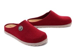 DR. BRINKMANN 320175-41 bordeaux, kapcie damskie. Czerwone kapcie Dr. Brinkmann, bez wzorów, z materiału. Za 165,67 zł.