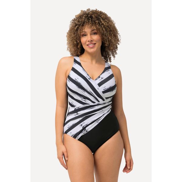 Damski Kostium kąpielowy paski miękkie miseczki drapowanie. Czarne stroje jednoczęściowe Ulla Popken, bez wzorów, z elastanu. Za 279,99 zł.