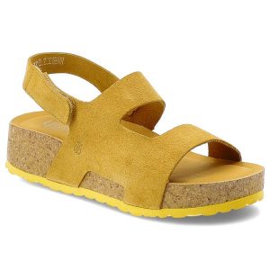 Sandały damskie Yokono, cholewka ze skóry naturalnej zamszowej szerokie paski płaska podeszwa casualowy styl, żółte, Lanka-261 Ser. Żółte sandały Yokono, bez wzorów, ze skóry, bez obcasa, na płaskiej podeszwie, bez zapięcia. Za 239,00 zł.