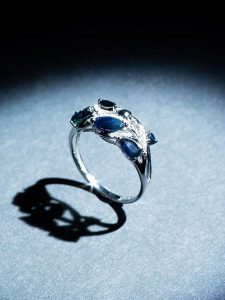 Maison héritage PARIS Złoty pierścionek "Floral saphir" z diamentami rozmiar: 52. Niebieskie pierścionki Maison héritage PARIS, z diamentem, złote. Za 1 696,99 zł.