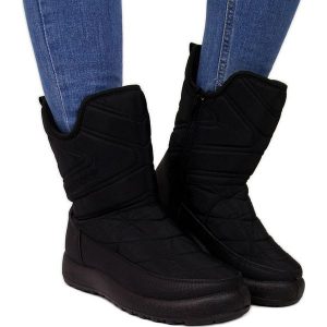 Śniegowce damskie wodoodporne czarne NEWS. Czarne buty zimowe bez obcasa, bez zapięcia. Za 262,37 zł.