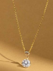 OR ÉCLAT Złota zawieszka "Puce" z cyrkonią rozmiar: onesize. Białe zawieszki OR ÉCLAT, z cyrkonią, złote. Za 173,99 zł.