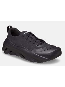 Crocs Sneakersy w kolorze czarnym rozmiar: 37/38. Czarne trampki Crocs, bez wzorów, bez zapięcia. Za 265,95 zł.