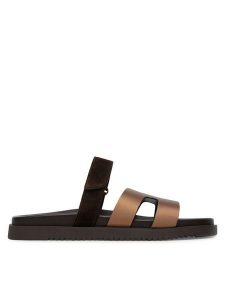 Steve Madden Klapki Missile-E 11003504 Brązowy. Brązowe klapki Steve Madden, bez wzorów, z materiału, bez obcasa. Za 429,99 zł.