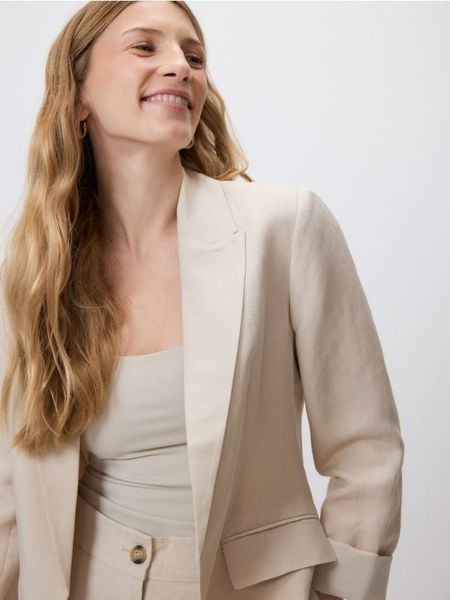 Marynarka z lnem i wiskozą - beżowy. Brązowe marynarki i żakiety Reserved, l, bez wzorów, z tkaniny. Za 199,99 zł.