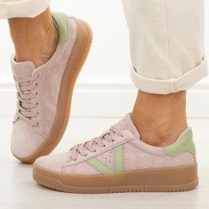 Różowe skórzane półbuty damskie Vinceza 79597. Czerwone półbuty VINCEZA, na jesień, bez wzorów, z jeansu, z okrągłym noskiem, bez obcasa, na płaskiej podeszwie, bez zapięcia. Za 239,00 zł.