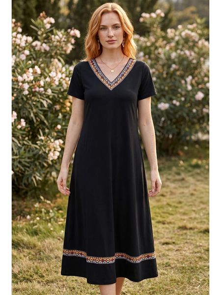 SOULSHAE Sukienka w kolorze czarnym rozmiar: 4XL/5XL. Czarne sukienki SOULSHAE, xl, bez wzorów, z wiskozy, bez kołnierzyka, bez ramiączek, midi. Za 164,95 zł.