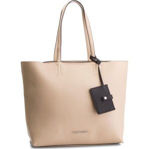 Torebka CALVIN KLEIN - Tack Shopper K60K604833 Light Sand 638. Shopper bag marki Calvin Klein. Za 649,00 zł.