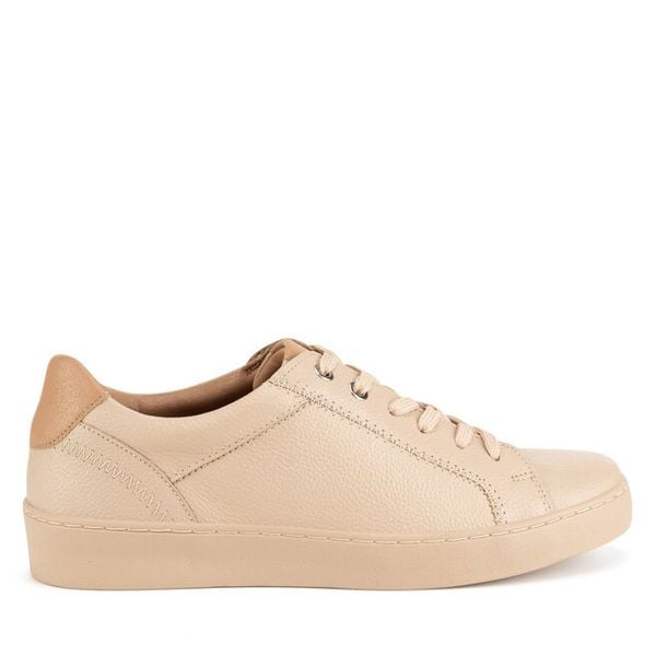 Półbuty Lasocki. Brązowe półbuty Lasocki, bez wzorów, bez obcasa, na płaskiej podeszwie, bez zapięcia. Za 199,99 zł.