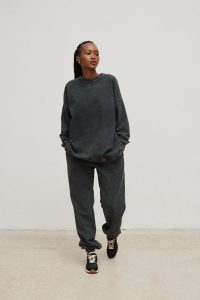 Spodnie dresowe typu jogger w kolorze FADED GREY - STAGER-XL. Szare spodnie dresowe Marsala, s, bez wzorów, z bawełny. W wyprzedaży za 107,96 zł.